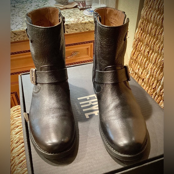BNIB FRYE Boots 8.5B - Picture 4 of 9